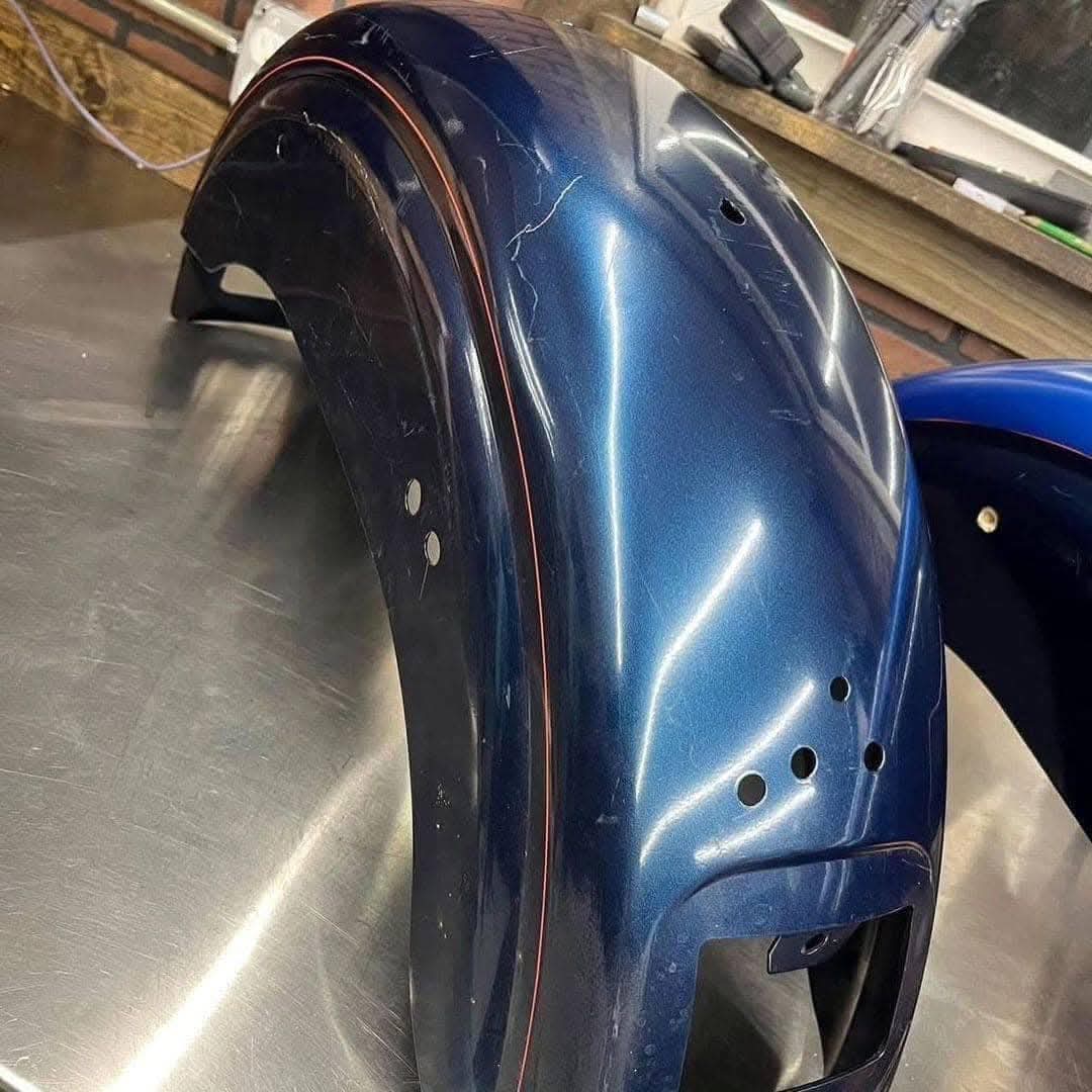 02-05 Dyna rear fenders 2- custom paint 1-lux red - Image 2
