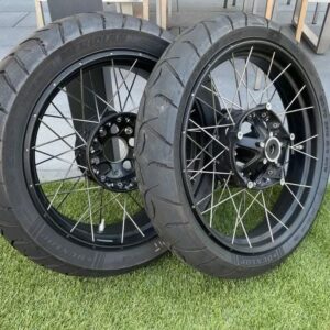 Front Wheel (19″ black cross-spoke