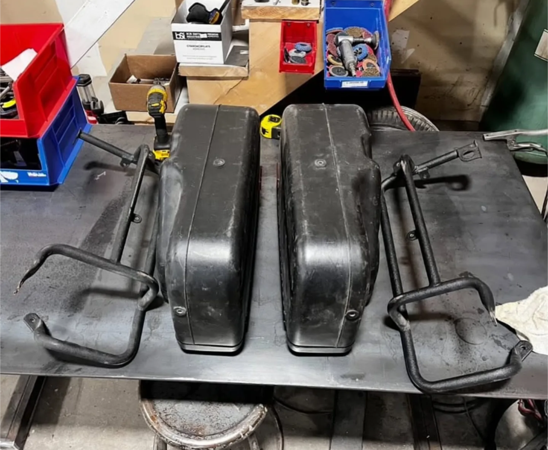 Harley Dyna Defender Saddlebags with Rails – Good Condition, Minor Mod