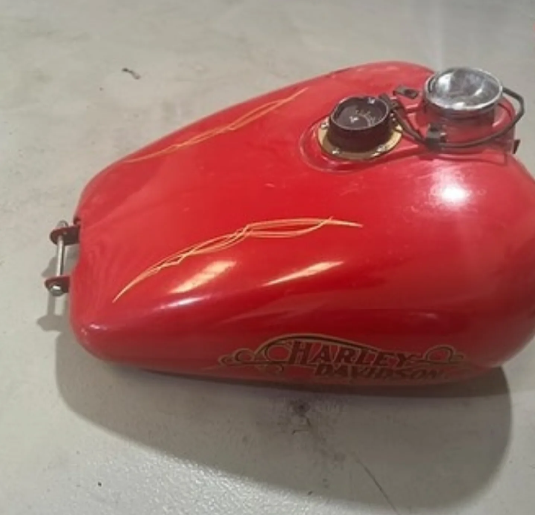 Harley-Davidson Dyna Gas Tank – Red, Classic Style - Image 2