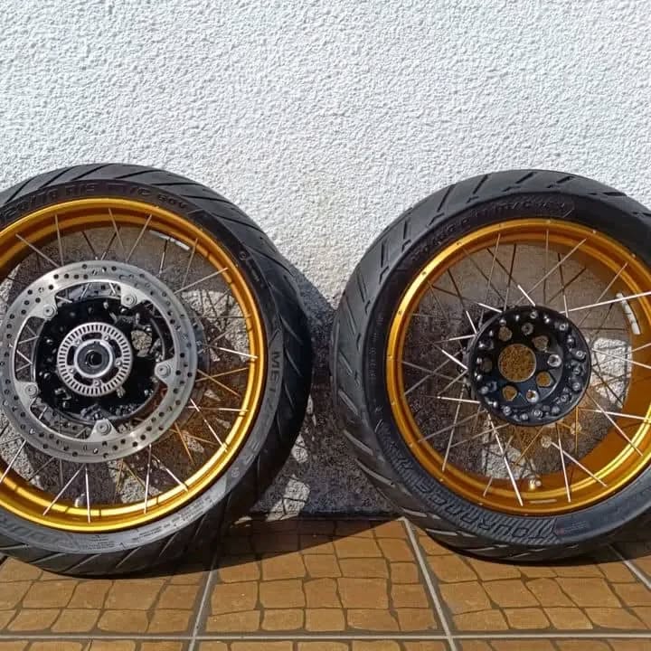 BMW R1200GS / R1250GS Spoked Wheels with Metzeler Karoo 3 Tires