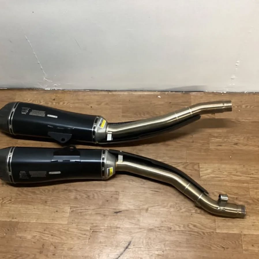 Genuine BMW Option Akrapovič Exhaust – Left & Right Set for BMW K1600 - Image 4