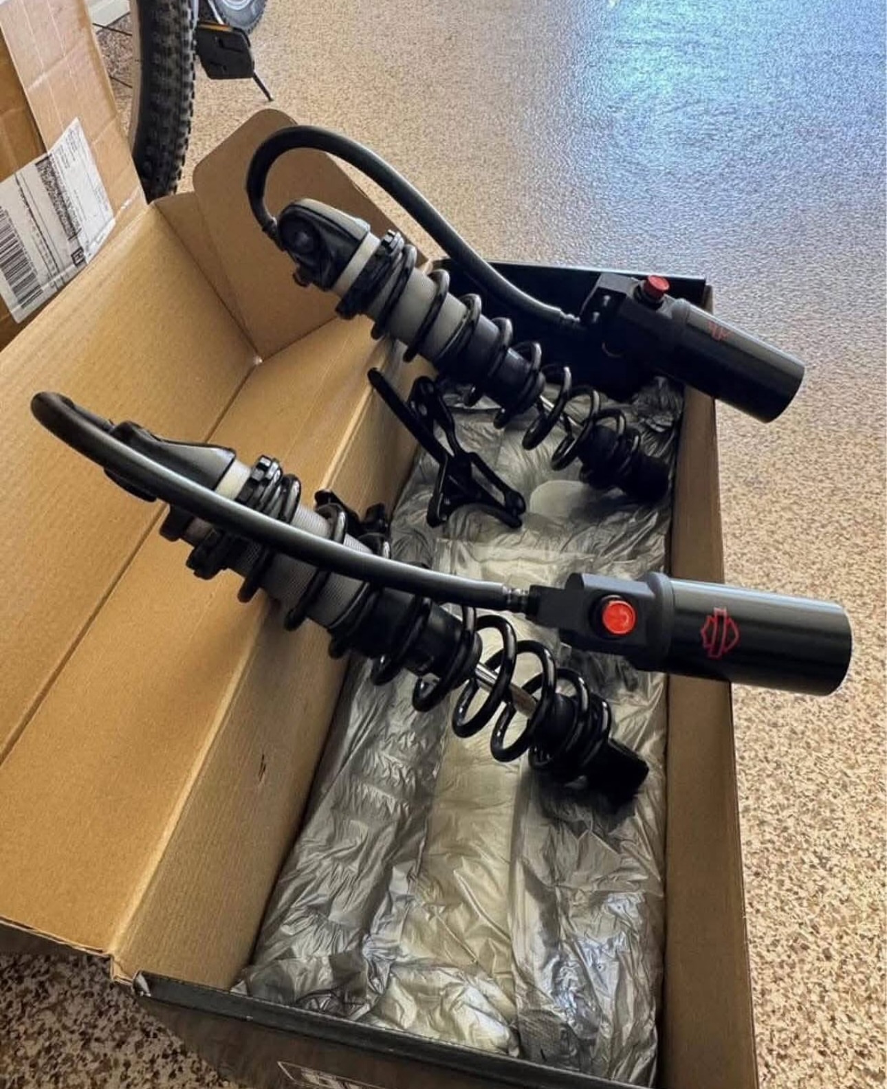 2024 CVO Road Glide ST Rear Shocks with Relocation Bracket – Fits 2014+ Harley Touring